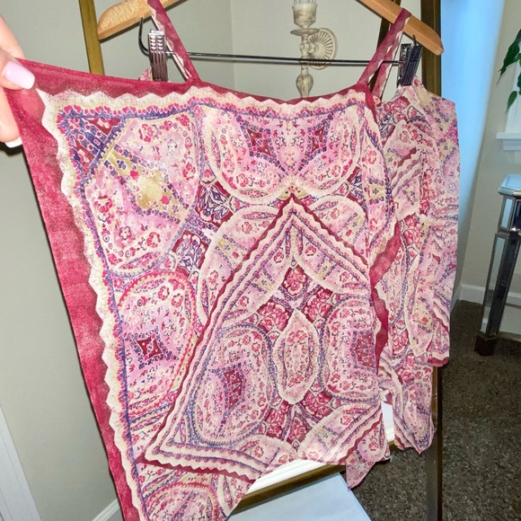 Beautiful Boho Multi Layered BCBG size S Top - Picture 5 of 5